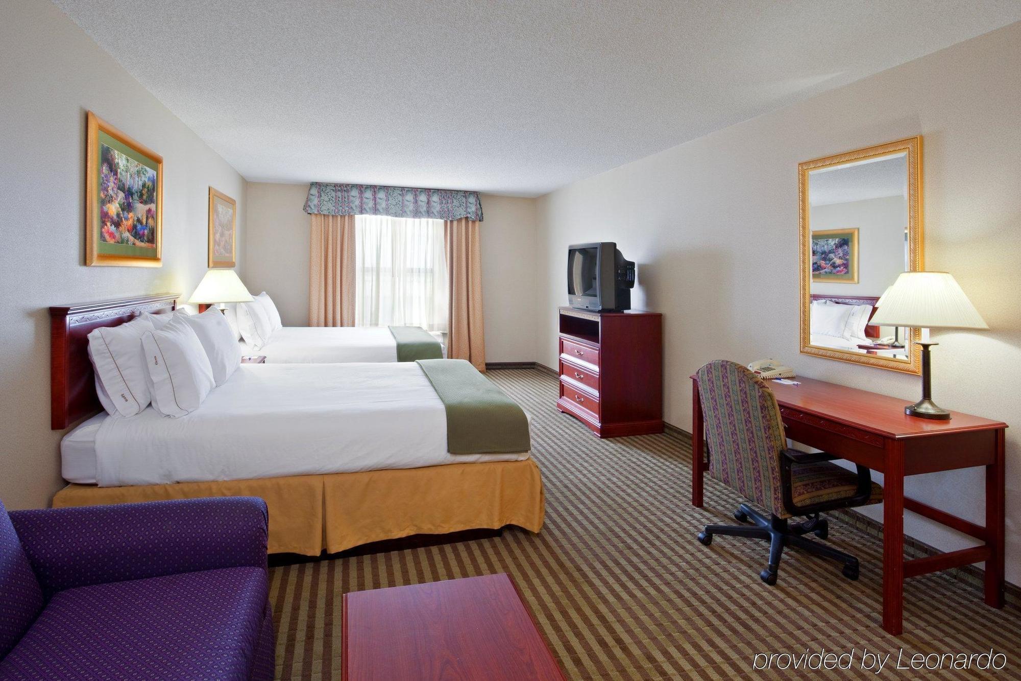 Holiday Inn Express Hotel & Suites Circleville By Ihg Exterior photo