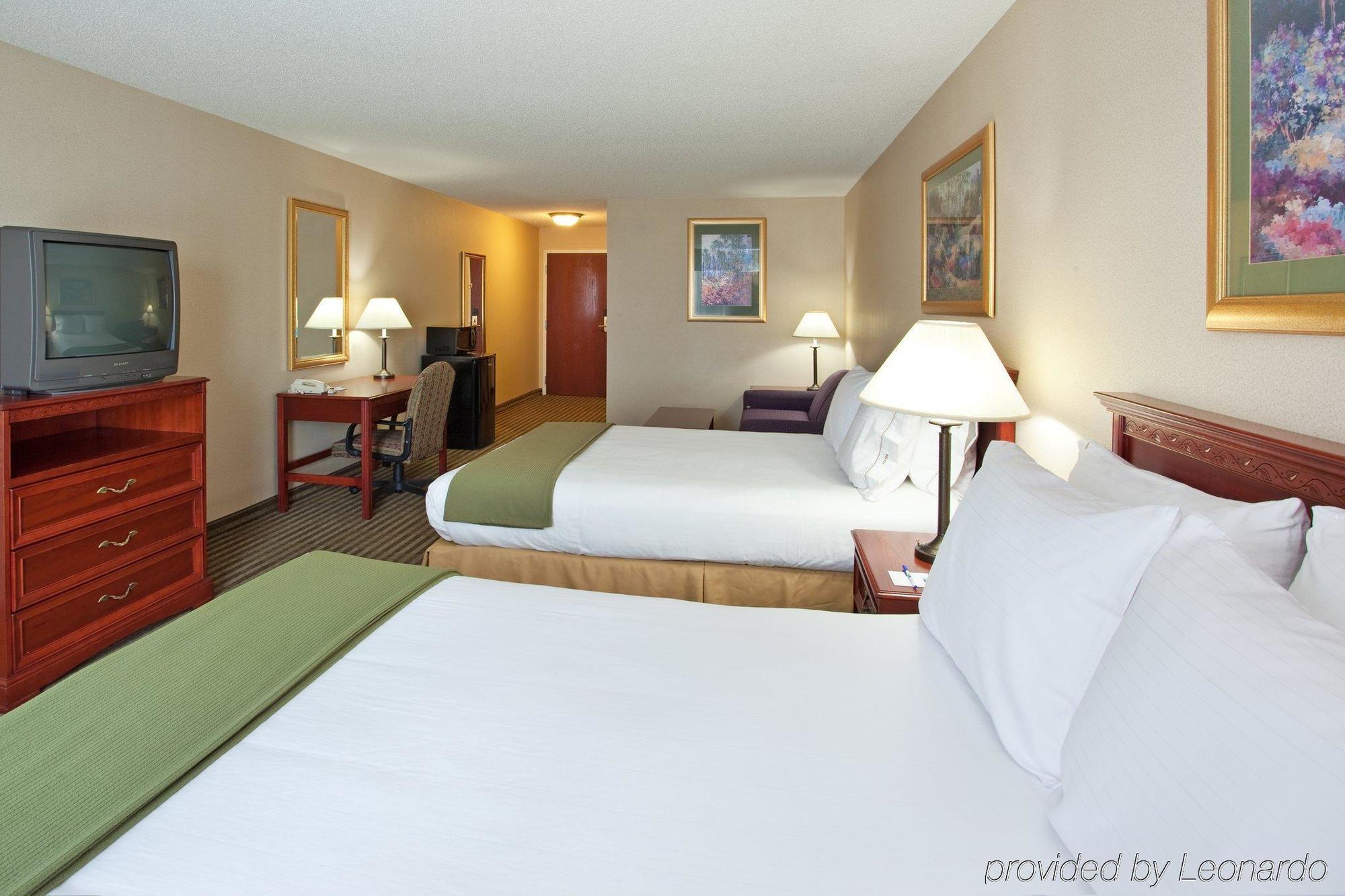 Holiday Inn Express Hotel & Suites Circleville By Ihg Exterior photo