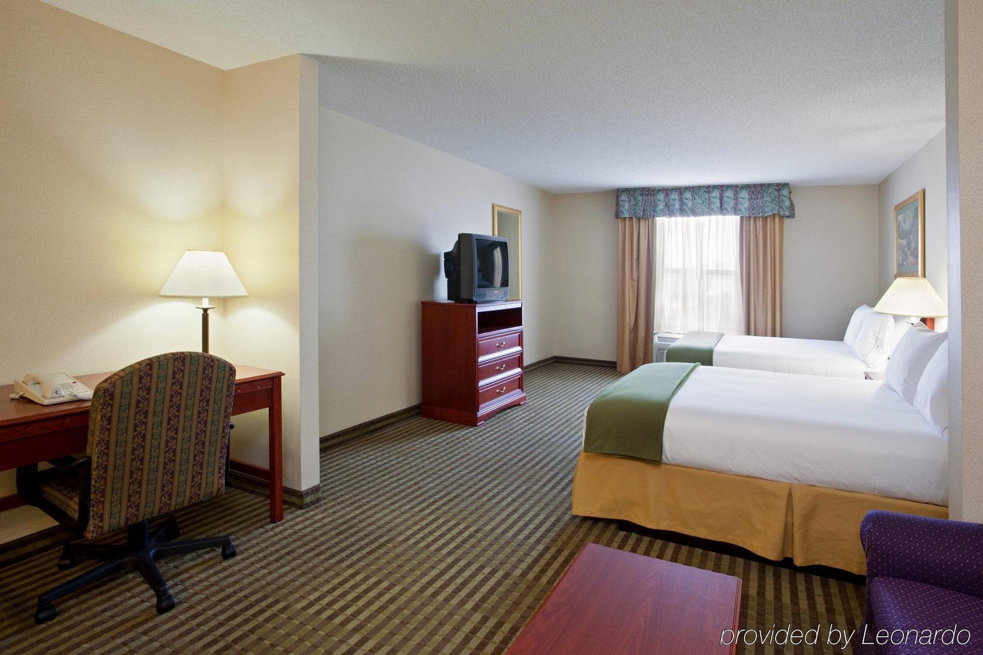 Holiday Inn Express Hotel & Suites Circleville By Ihg Exterior photo