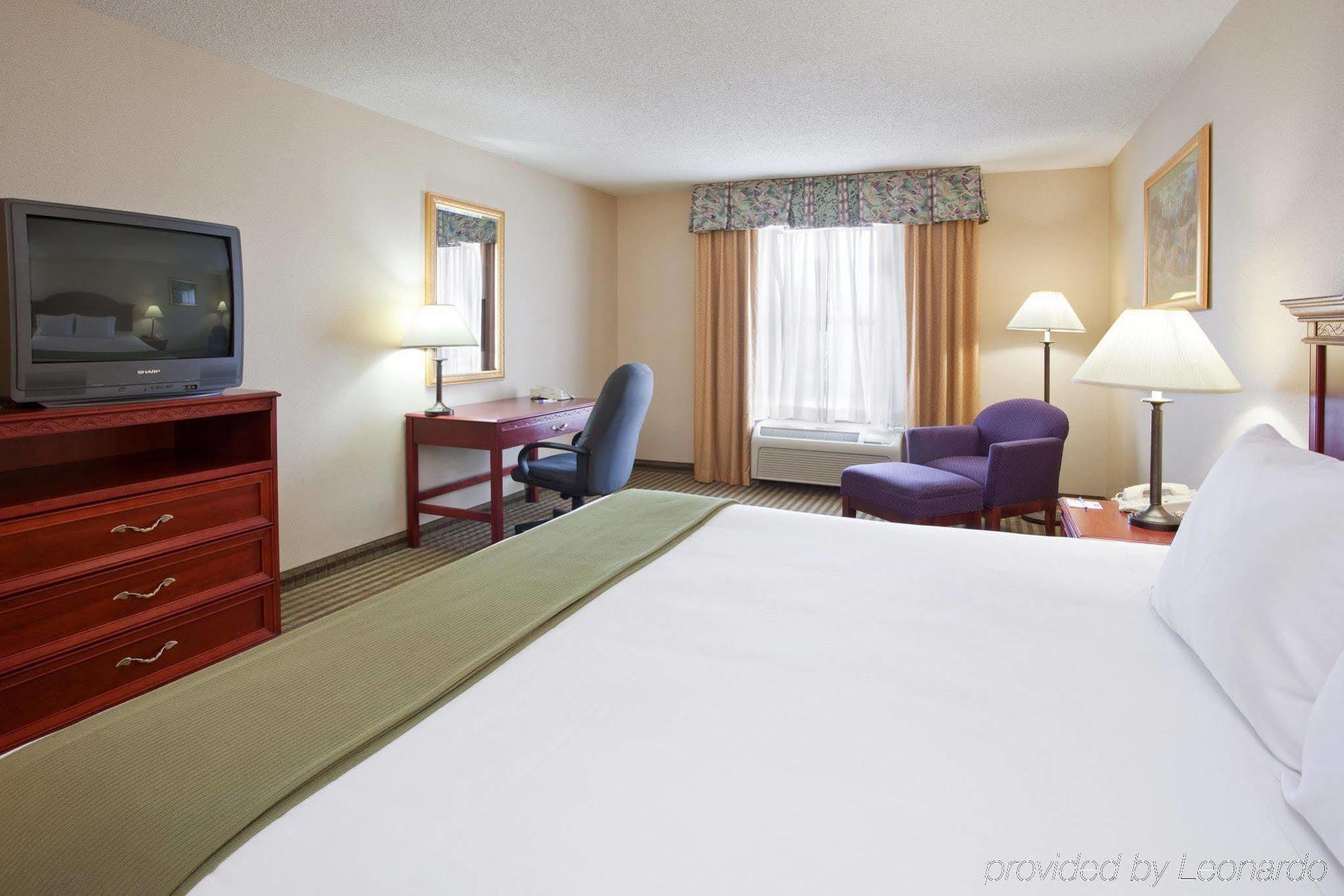 Holiday Inn Express Hotel & Suites Circleville By Ihg Exterior photo