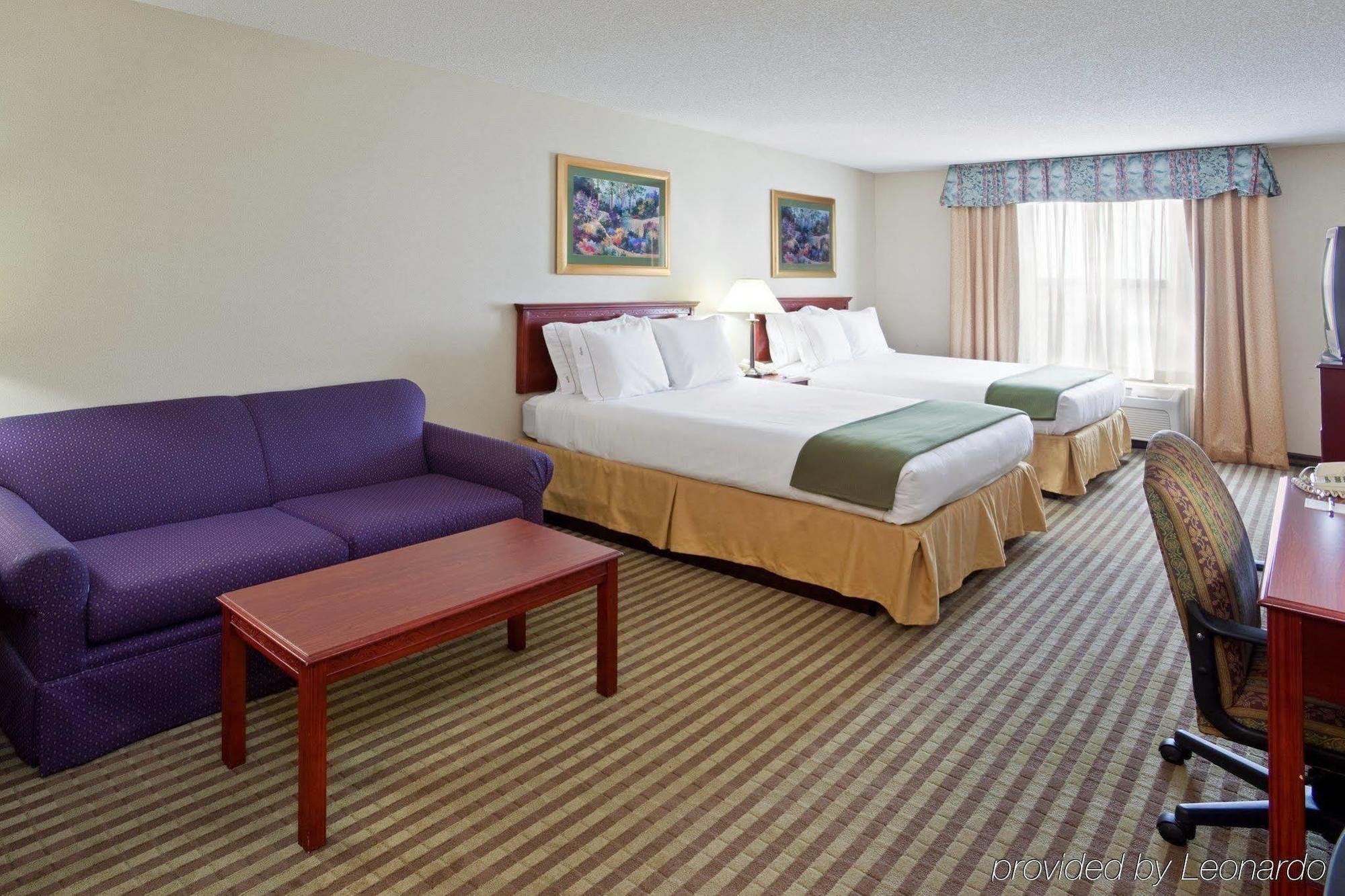 Holiday Inn Express Hotel & Suites Circleville By Ihg Exterior photo