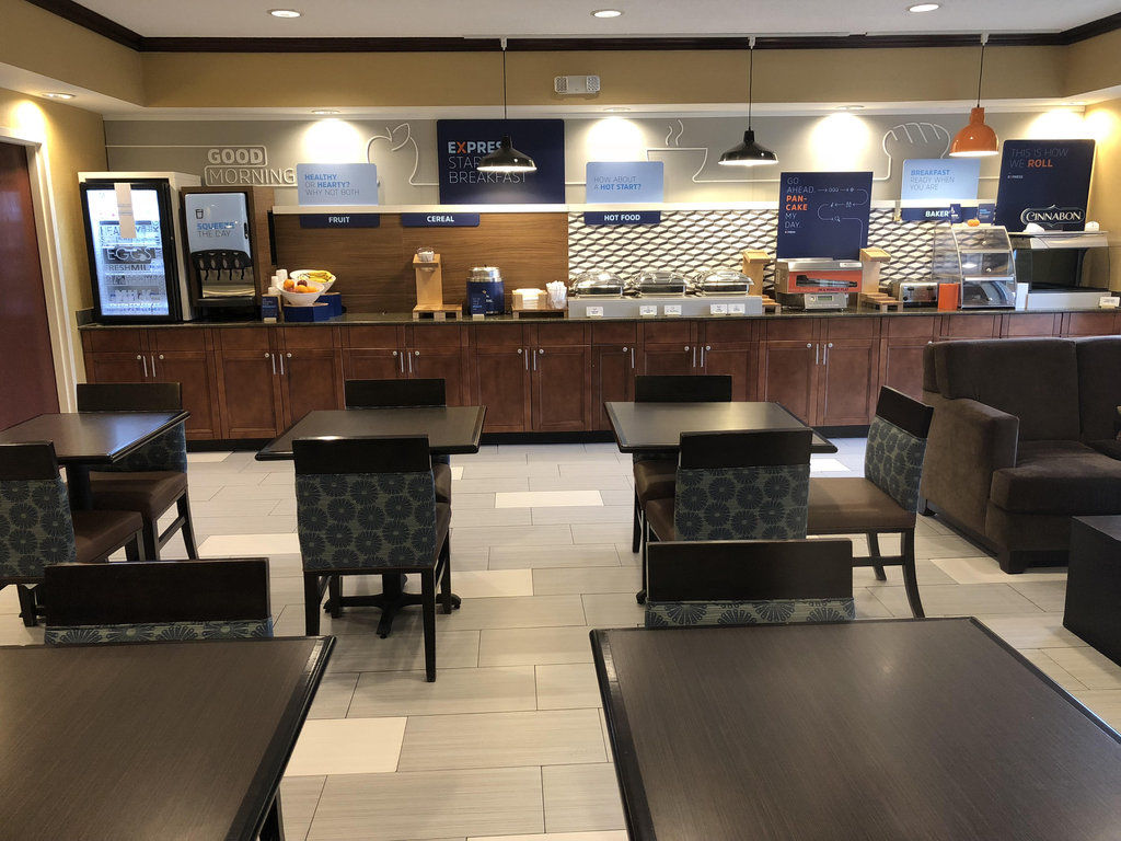 Holiday Inn Express Hotel & Suites Circleville By Ihg Exterior photo