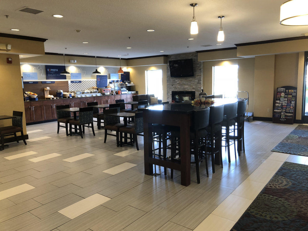 Holiday Inn Express Hotel & Suites Circleville By Ihg Exterior photo